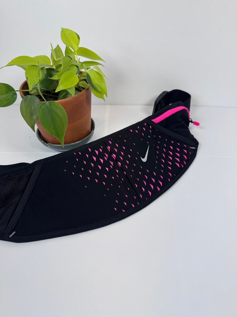 Nike Running Waist Pack Belt Black Pink Phone Holder Mesh Pockets NWOT